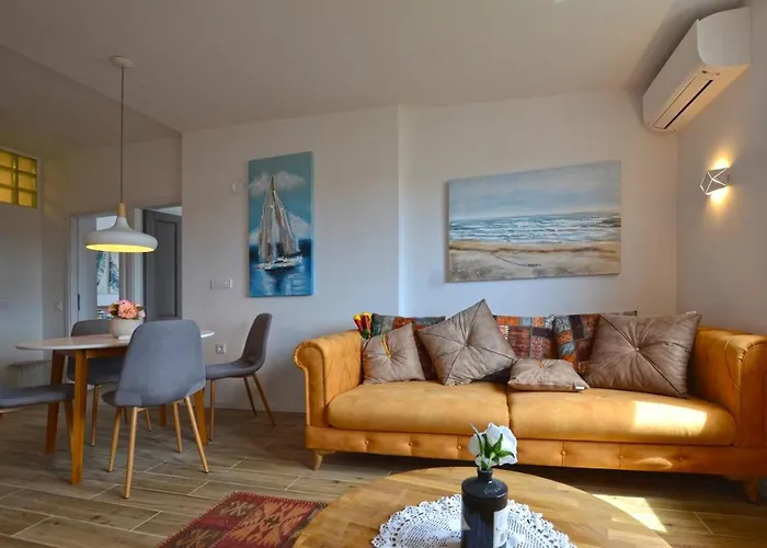 Sarah Apartment